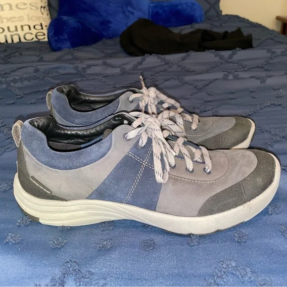 Clarks Wavewalk Navy Blue Shoes in near perfect condition. Size 8.5 - Picture 3 of 8